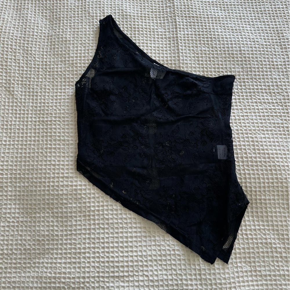 With Jean Black One-Shoulder Lace Top